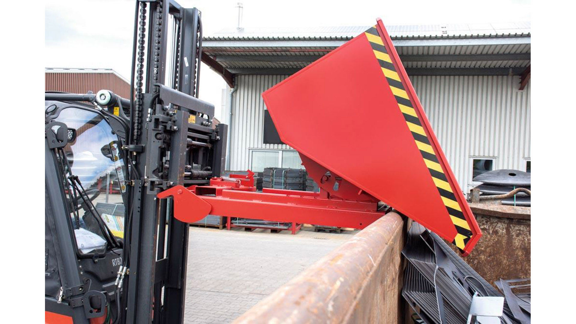 Muldenkippbehälter, automatisch - Volumen 900 l - Tragkraft 1.000 kg - 865 x 1.570 x 1.485 mm (HxBxT) - gelborange