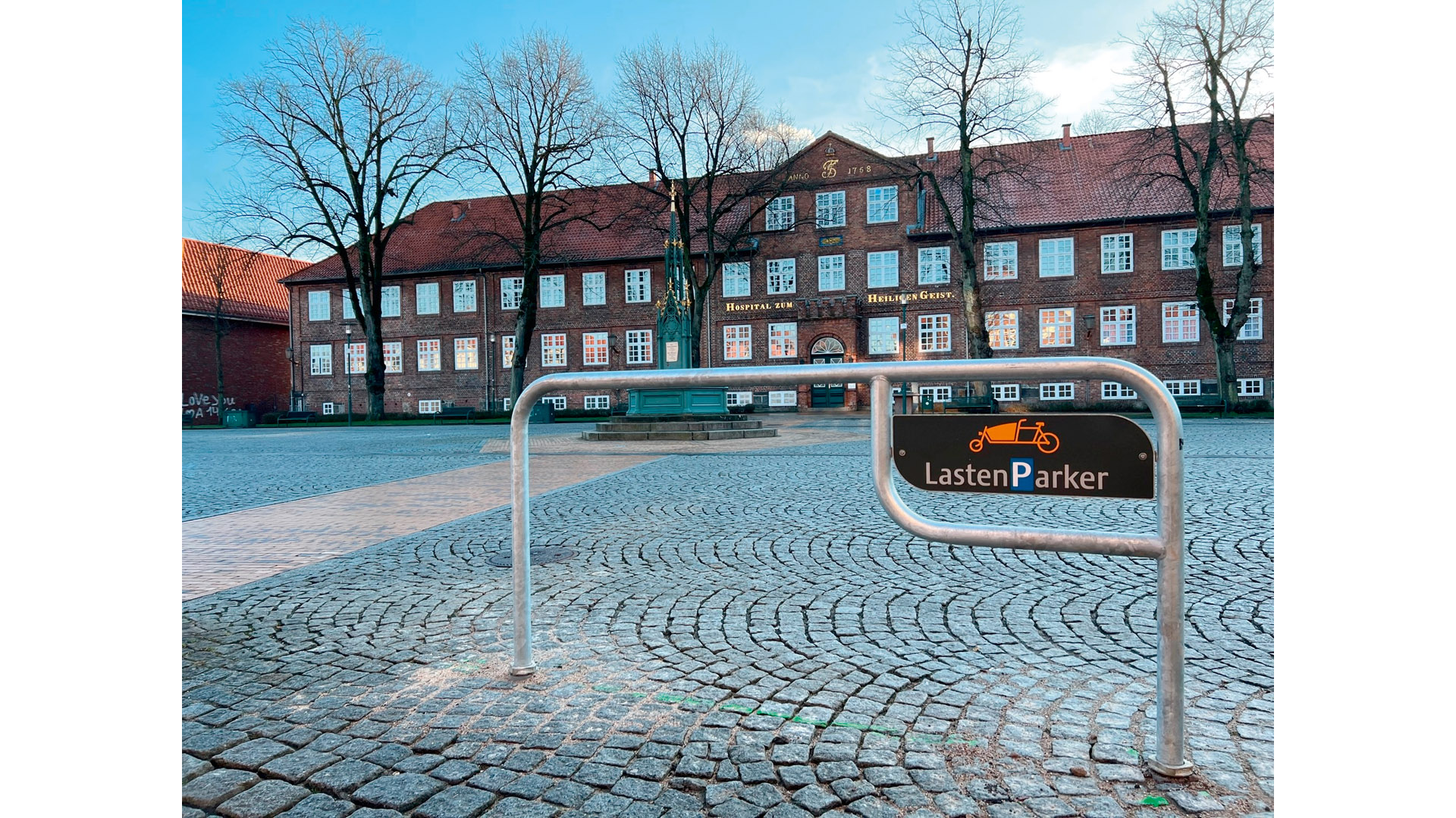 Fahrradbügel, Anlehnbügel für Lastenfahrräder, Stahlrohr D 60 mm,  verzinkt, zum Einbetonieren, ohne Schild, B x H 2100 x 1060 mm