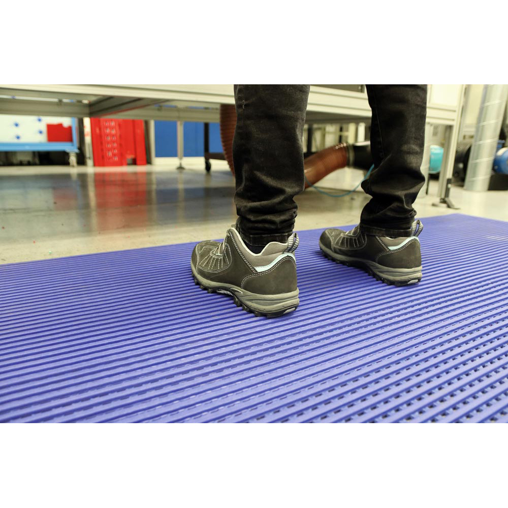 Arbeitsplatzmatte, PVC, gerippt, gruen,  BxT 10 m x 1,0 m