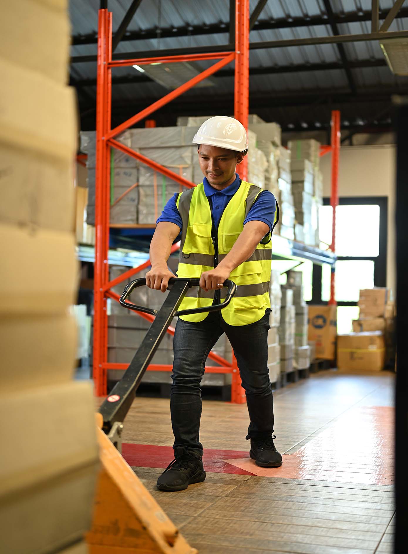 Fahrwerke_und_Hubgeräte_AdobeStock_548686202_cutted