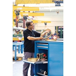 Schubladenschrank m. Schiebetüren, BxTxH 1430x627x1020 mm, 8 Schubladen 75 mm 75 kg, Schloss, RAL 7035