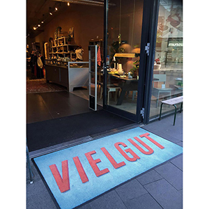 Logo-Eingangsmatte, freie Designgestaltung, Meterware, Breite 1350 mm (max. 18,3 m) (Bestellung 1 mtr = 1 Stück)