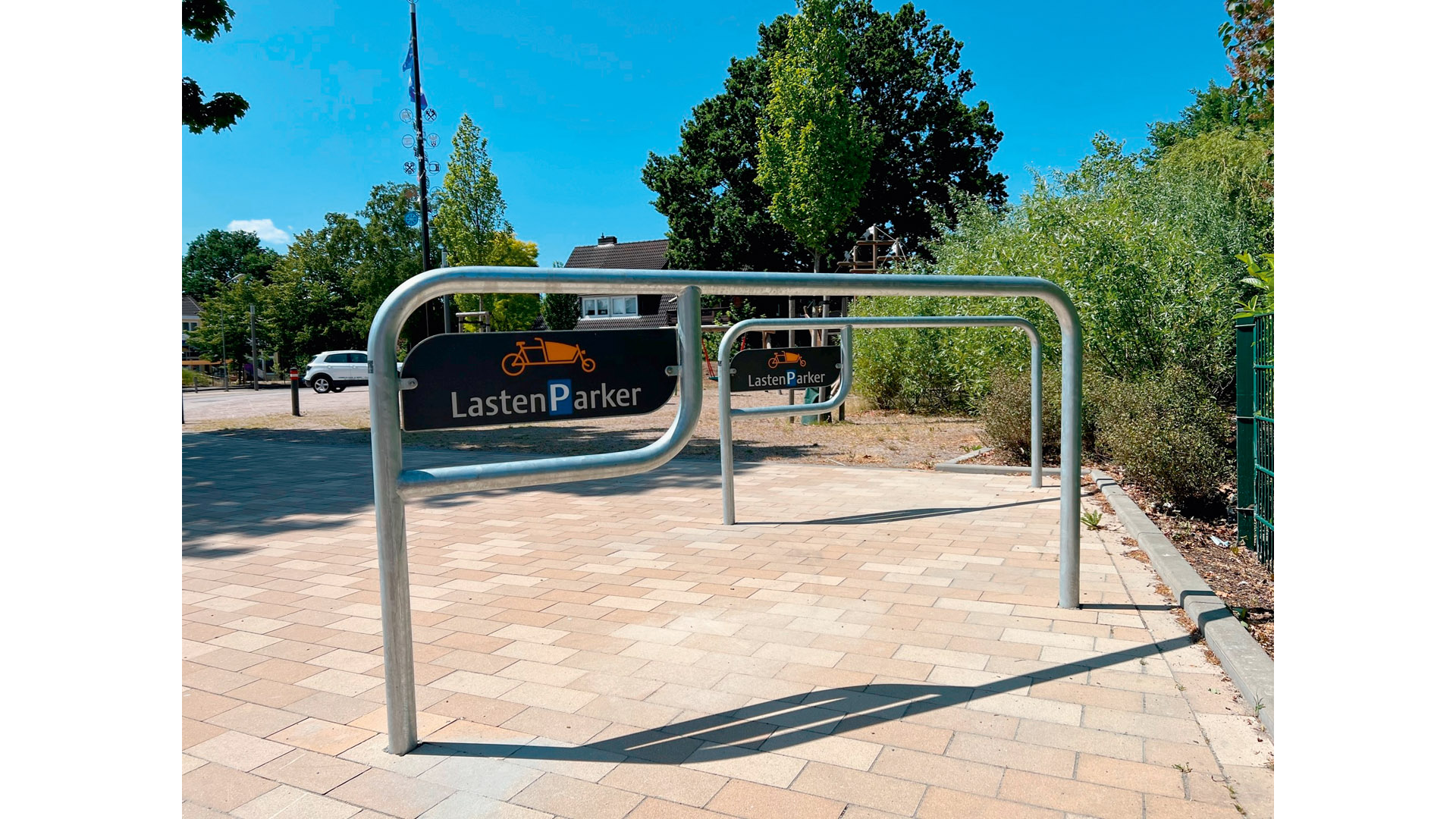 Fahrradbügel, Anlehnbügel für Lastenfahrräder, Stahlrohr D 60 mm,  verzinkt, zum Einbetonieren, ohne Schild, B x H 2100 x 1060 mm