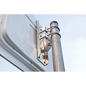 Verkehrsspiegel, Rahmen, Spiegelfläche Edelstahl, rot reflektierender Blickfangrand, mit Halterung, BxH 800x600 mm