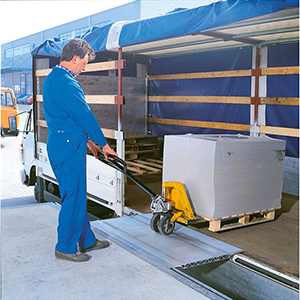 Ortsfeste Überfahrbrücke, BxTxH 910x1500x170 mm, Traglast 4000 kg, verschiebbar, klappbar, Fallsicherung