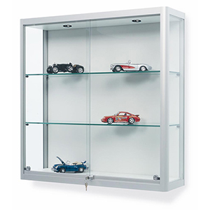 Wandvitrine mit Schiebetüren