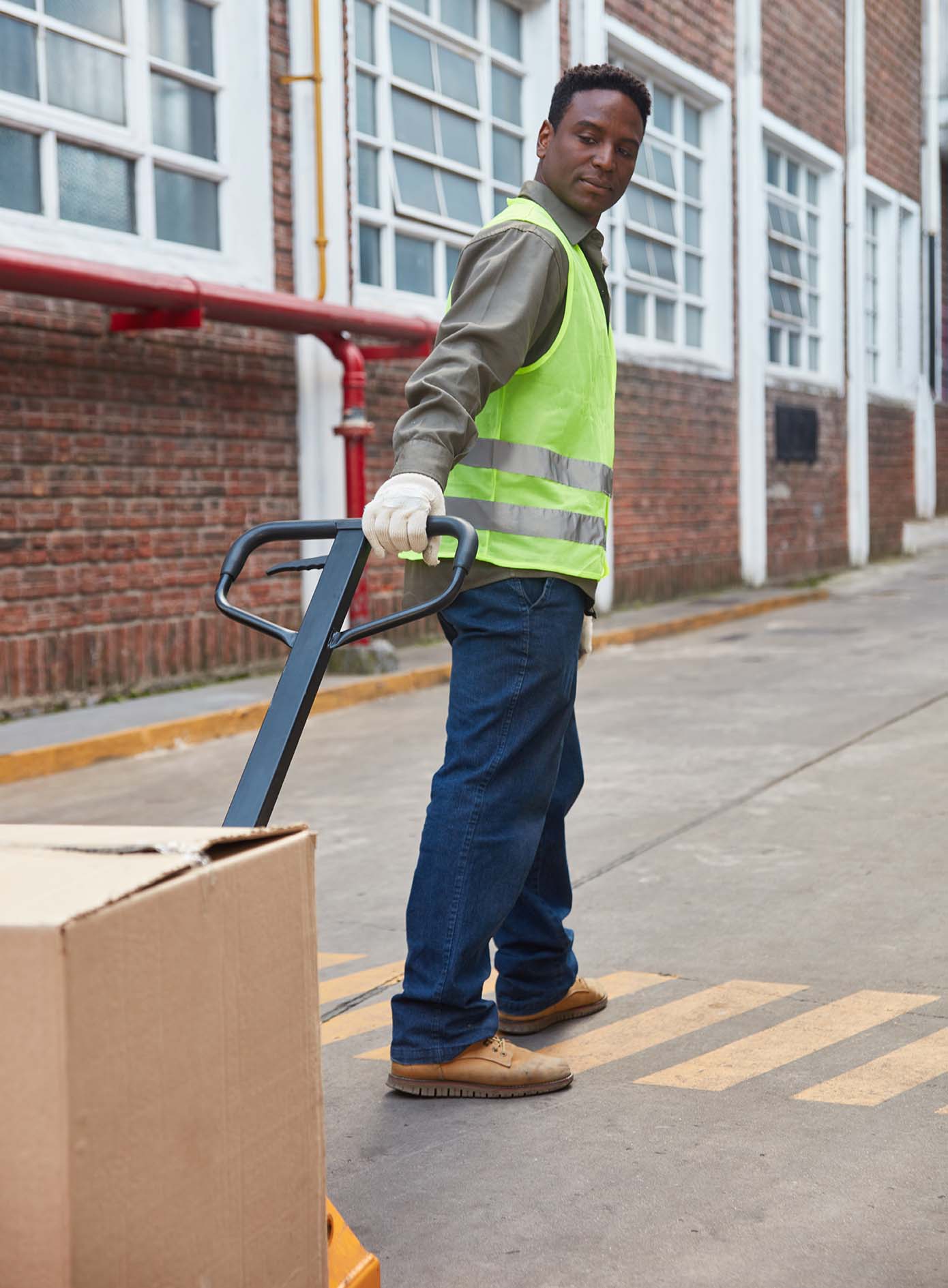 Fahrwerke_und_Hubgeräte_AdobeStock_329750325_cutted