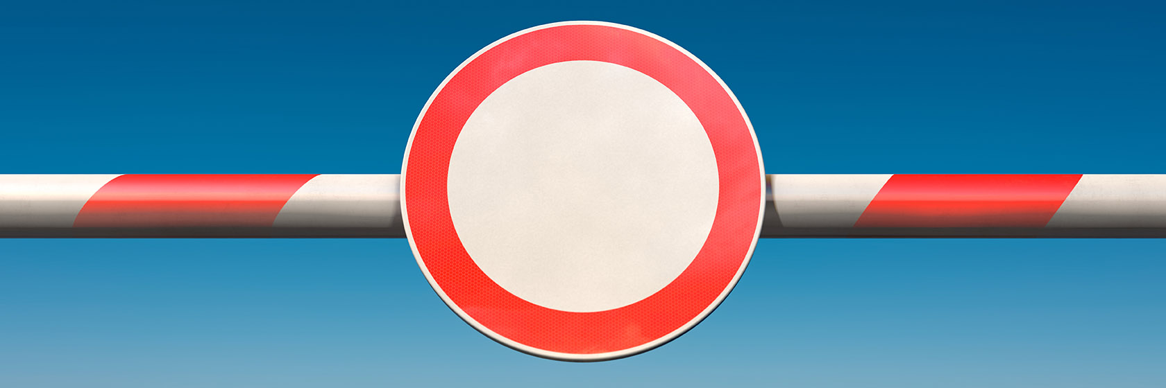 Schranken_Schlagbäume_Wegesperren_Header_AdobeStock_230882630