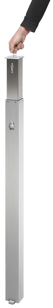 Edelstahlpfosten, mit Bodenhülse zum Einbetonieren, manuell versenkbar, flache Abdeckung, mit PZ-Schloss, 70x70mm, Höhe ü. Flur 900 mm