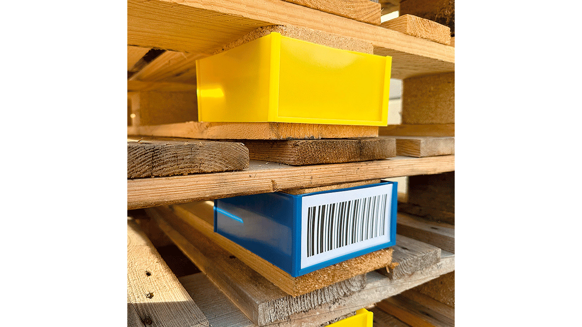 Paletten-ID-Spange, weiß, für den Mittelfuß der Palettenschmalseite, BxTxH 150,57x150,57x73 mm, VE 25 Stück